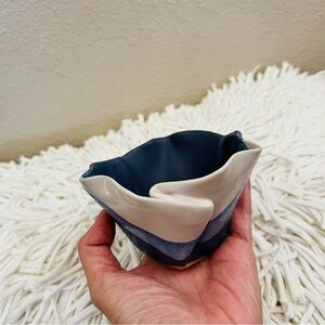 Hilborn Canada Studio Art Pottery Pinched Over Lapped Signed Small Bowl Art Deco